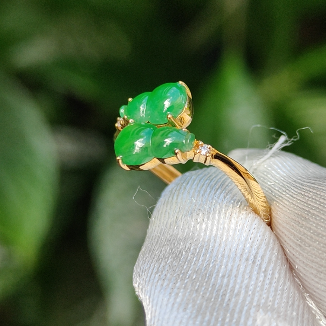 labu ganda - cincin emas 18k jed jed hijau dengan berlian