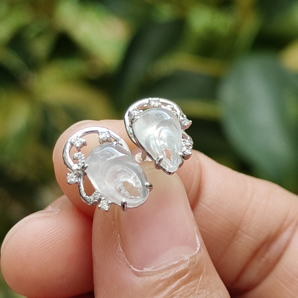 Jade Shop Singapore Gallery Timeless Elegance Jadeite Jewellery 6 Crab Claws Stud Earrings on 18k Gold with diamonds