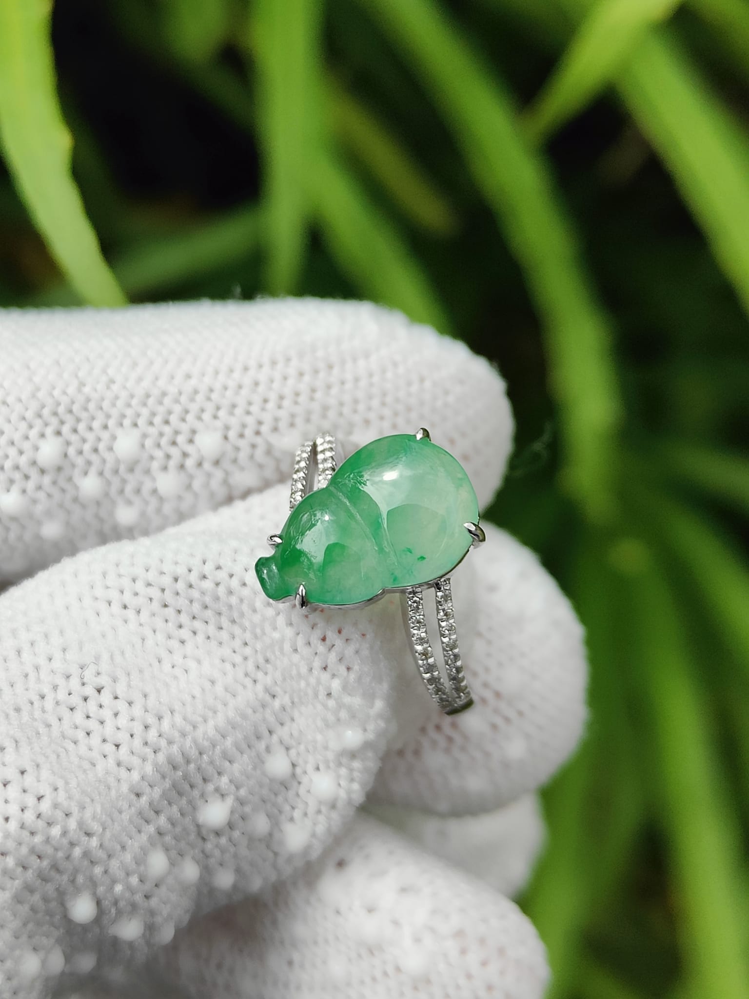 rakus labu cincin jadeite 18 k emas