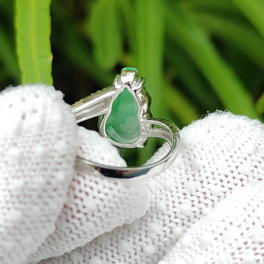 Jade Ring Product Videos 10 green gourd 18k gold ring image 4